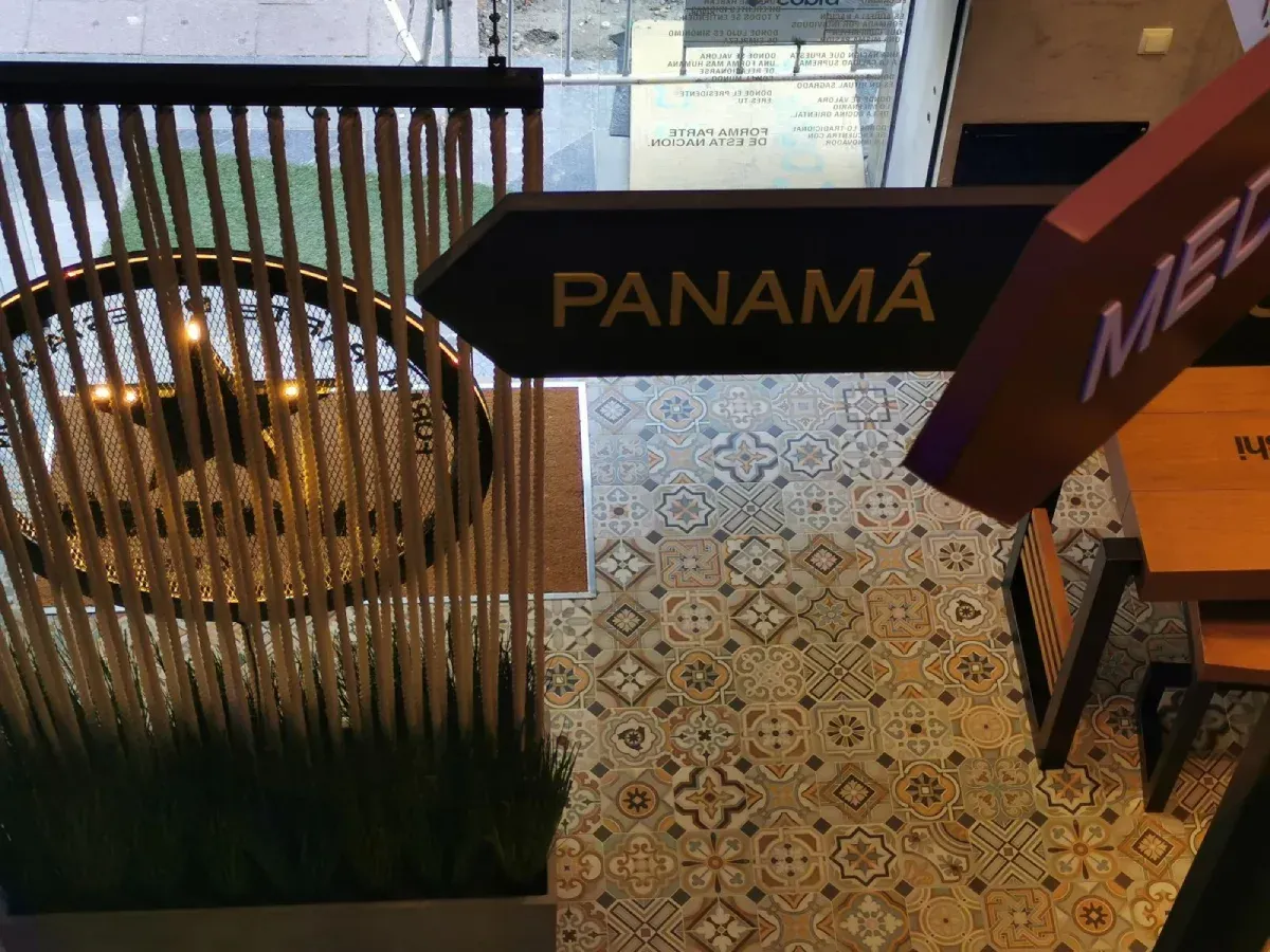 Reforma de restaurante en Madrid, detalle de suelo hidráulico