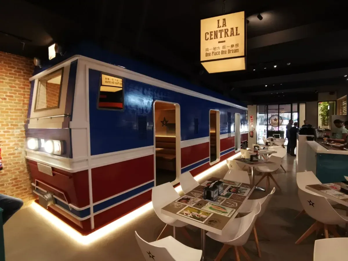 Zona de comedor de restaurante reformado en Madrid